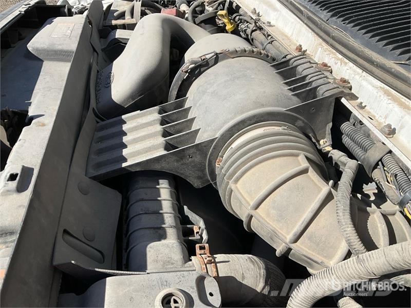 Ford AT200A 32 ft on Ford E-350 4x2 Van Mounted Aerial  Pacēlāji uz automašīnas bāzes