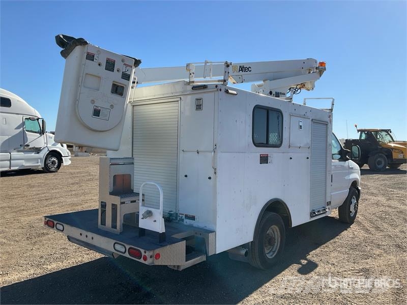 Ford AT200A 32 ft on Ford E-350 4x2 Van Mounted Aerial  Pacēlāji uz automašīnas bāzes