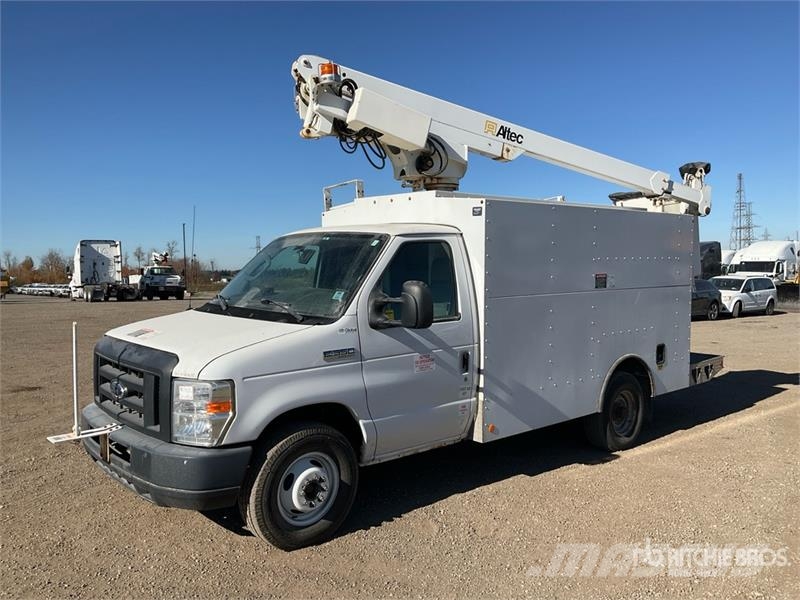 Ford AT200A 32 ft on Ford E-350 4x2 Van Mounted Aerial  Pacēlāji uz automašīnas bāzes