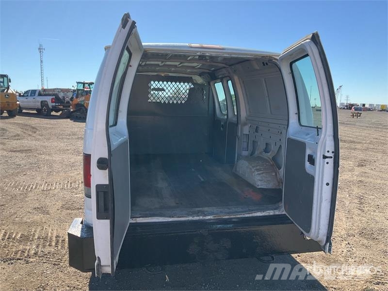Ford E-250 大型面包车