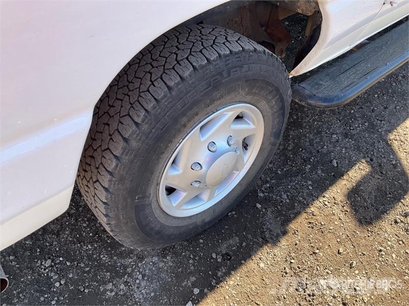 Ford E-250 Carrinhas de caixa fechada
