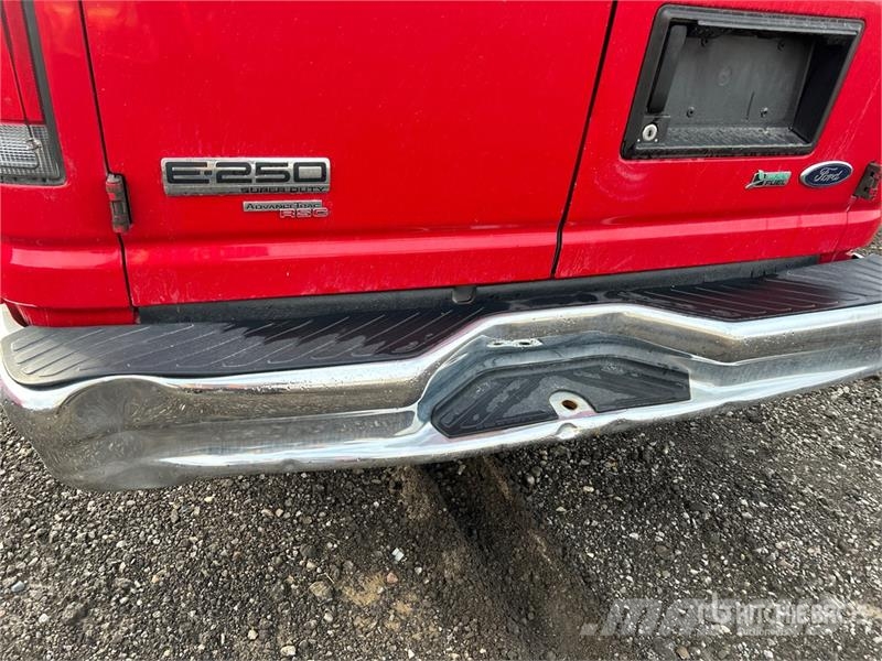 Ford E-250 Panel vans