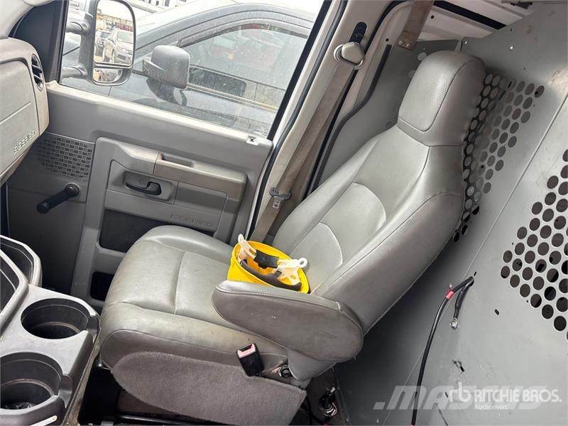 Ford E-250 Dostavna vozila / kombiji