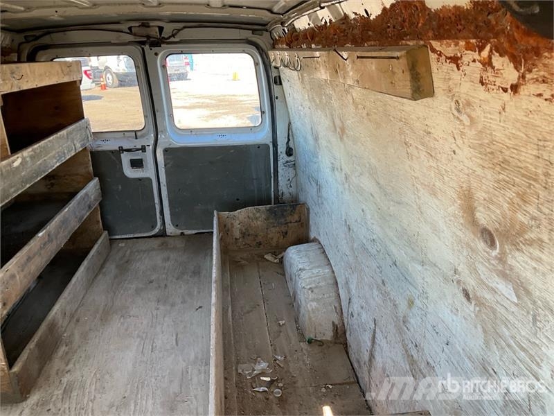 Ford E-250 Carrinhas de caixa fechada