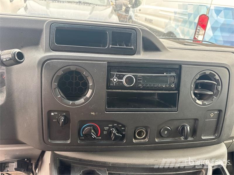 Ford E-250 Dostavna vozila / kombiji