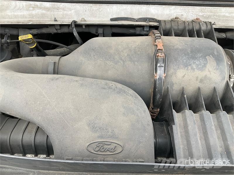 Ford E-250 Панельні фургони