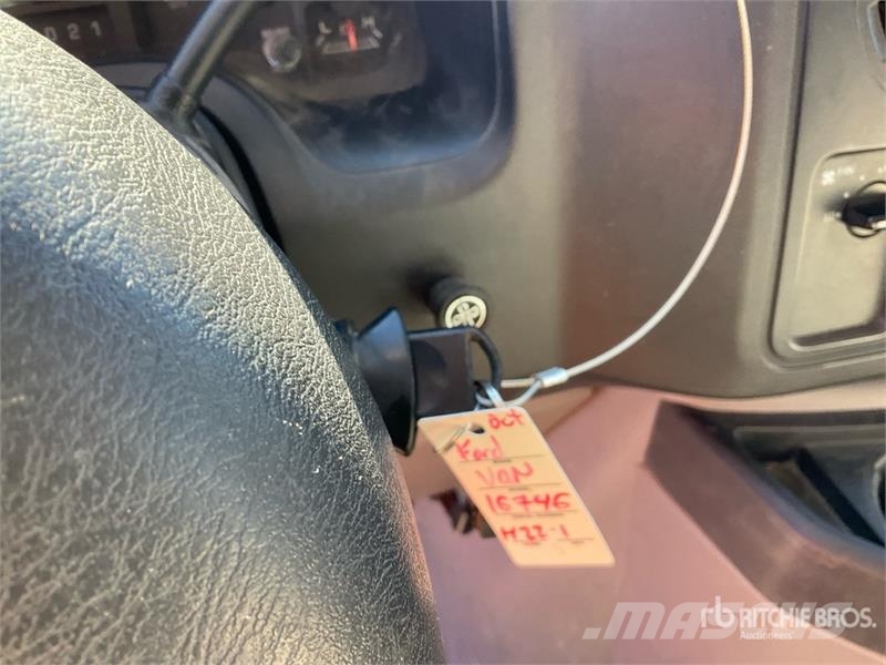 Ford E-250 大型面包车