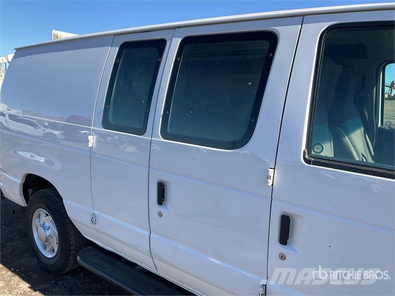 Ford E-250 Carrinhas de caixa fechada