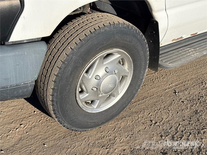 Ford E-250 大型面包车