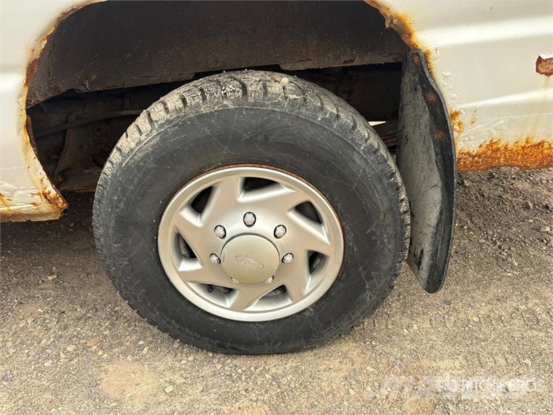 Ford E-250 Dostavna vozila / kombiji