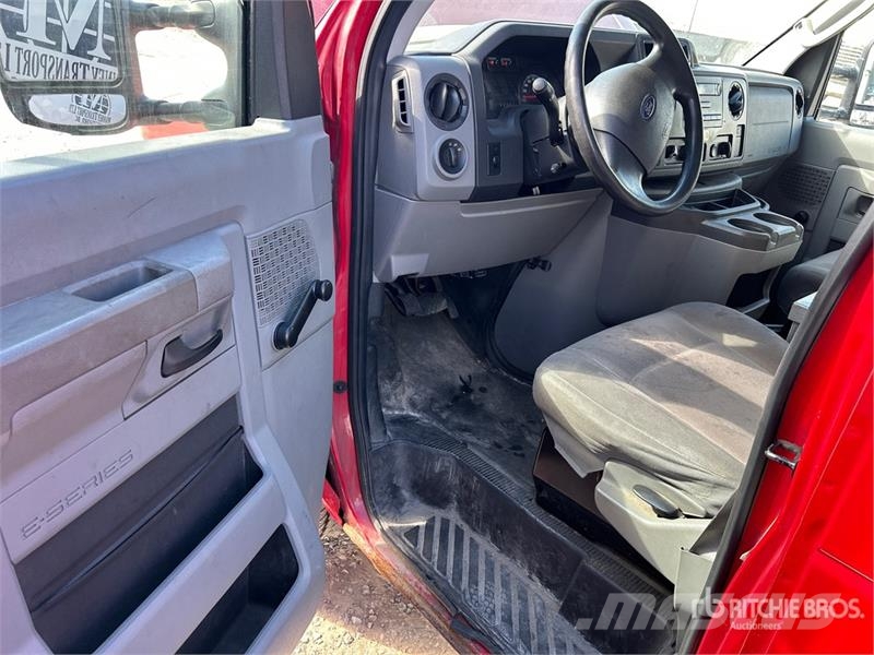 Ford E-250 Panel vans