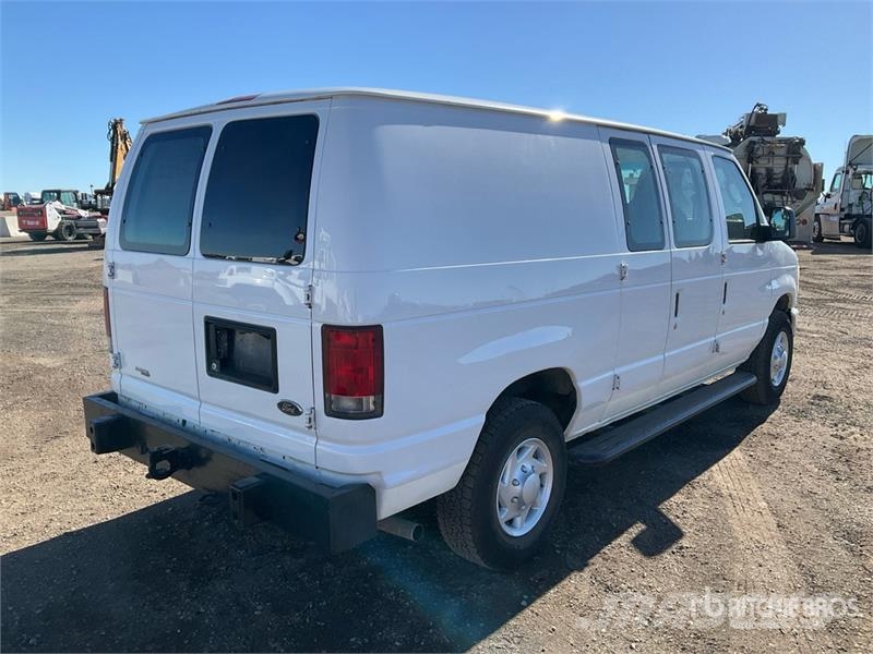 Ford E-250 Carrinhas de caixa fechada