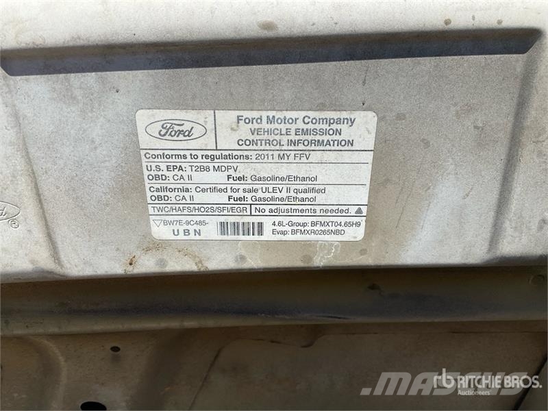 Ford E-250 大型面包车