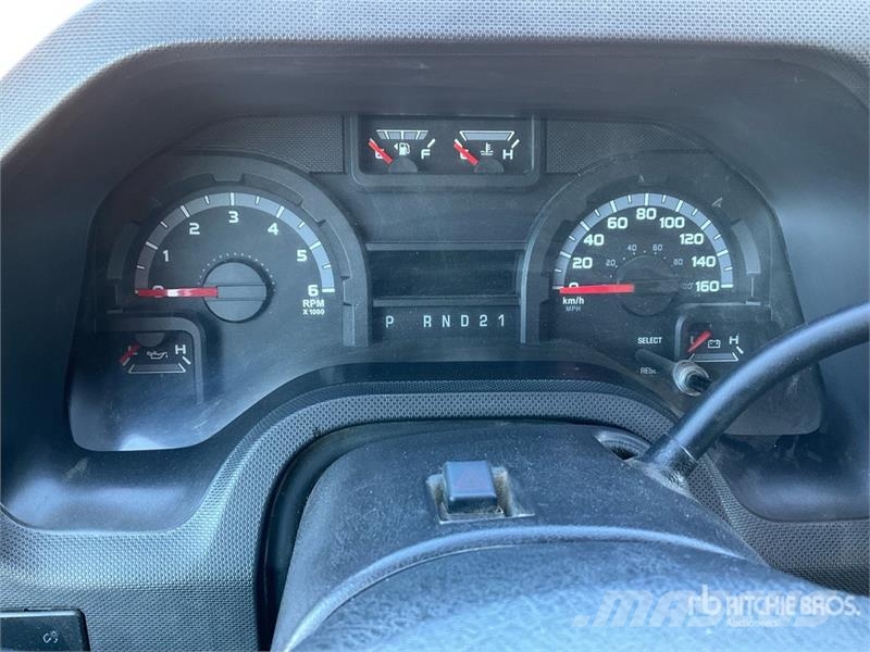 Ford E-250 大型面包车