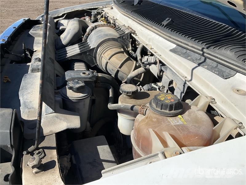 Ford E-250 大型面包车