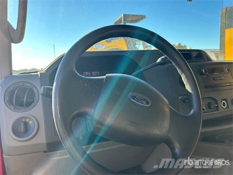 Ford E-250 Dostavna vozila / kombiji