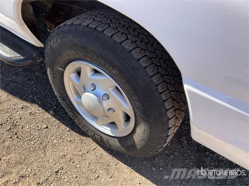 Ford E-250 Carrinhas de caixa fechada