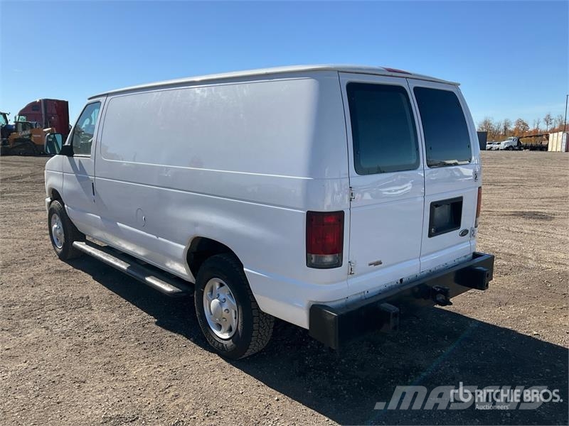 Ford E-250 Carrinhas de caixa fechada