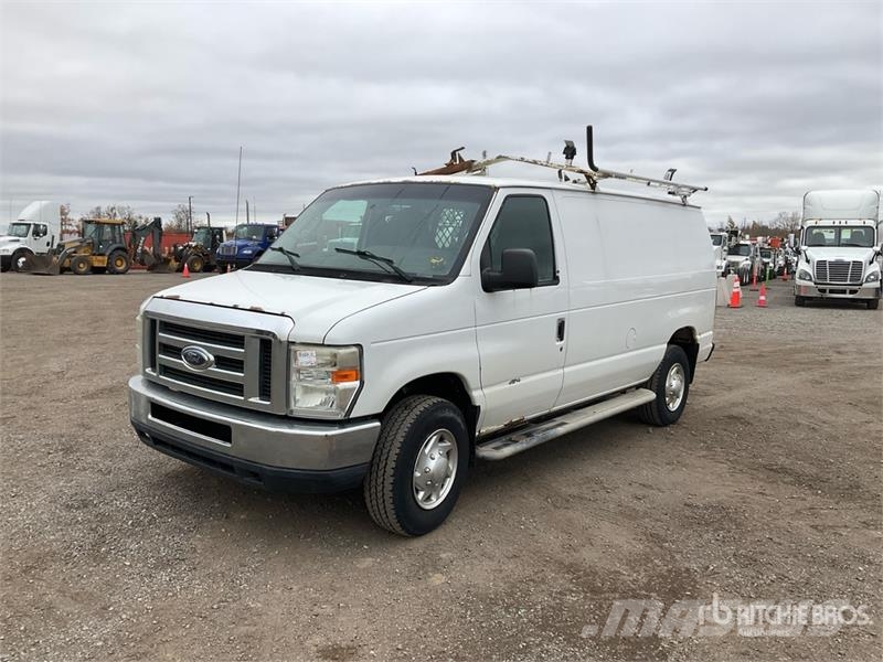 Ford E-250 Carrinhas de caixa fechada