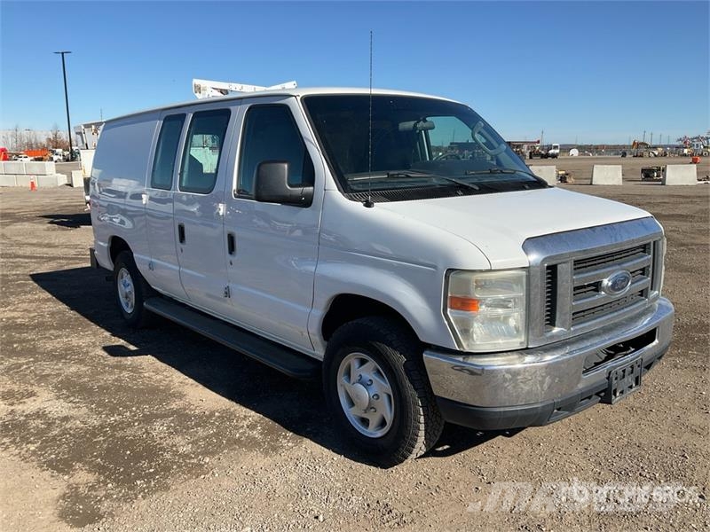 Ford E-250 Carrinhas de caixa fechada