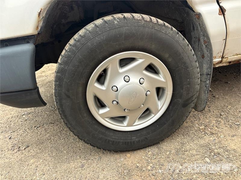 Ford E-250 Dostavna vozila / kombiji