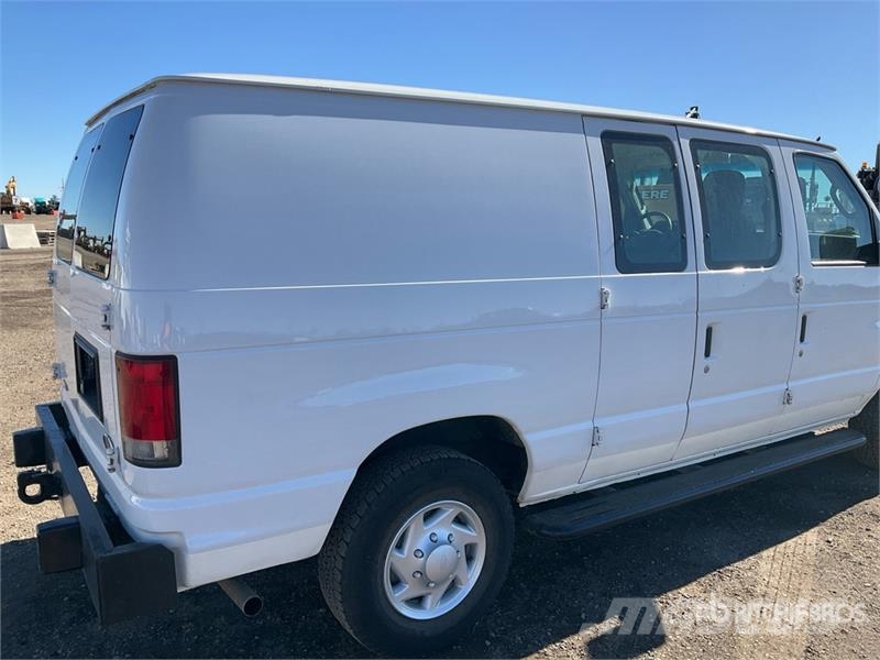 Ford E-250 Carrinhas de caixa fechada