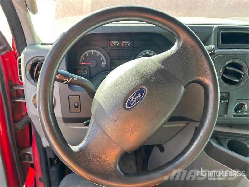 Ford E-250 Panel vans
