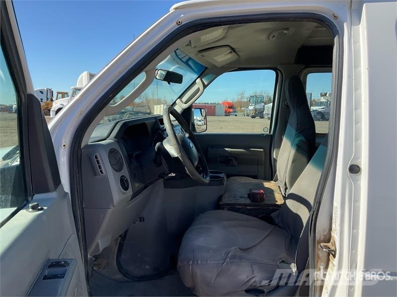 Ford E-250 Carrinhas de caixa fechada
