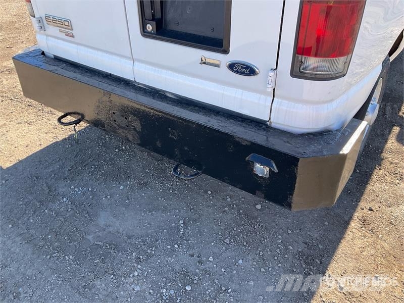 Ford E-250 大型面包车