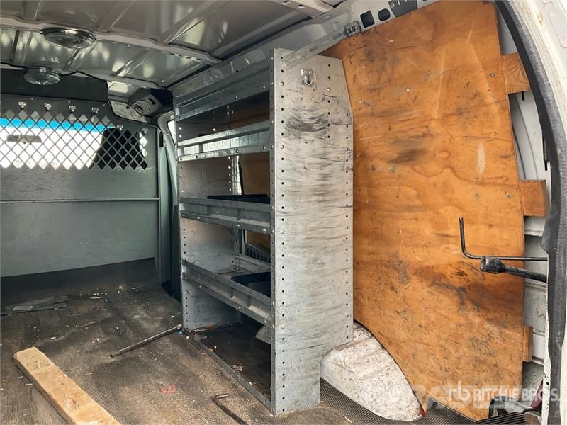 Ford E-250 Панельні фургони