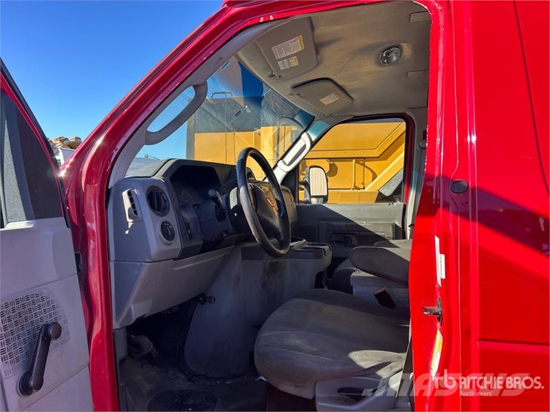 Ford E-250 Dostavna vozila / kombiji