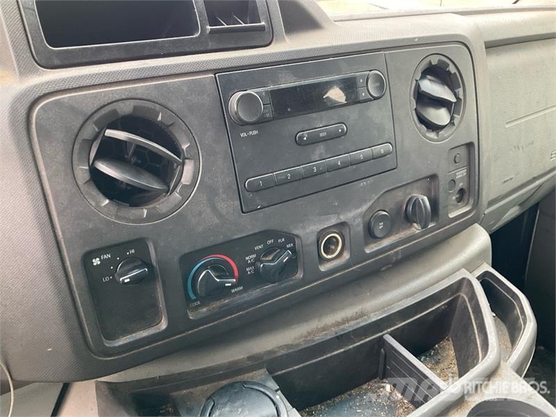 Ford E-250 Панельні фургони