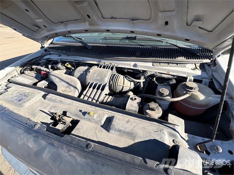 Ford E-250 大型面包车