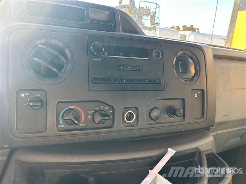 Ford E-250 Dostavna vozila / kombiji