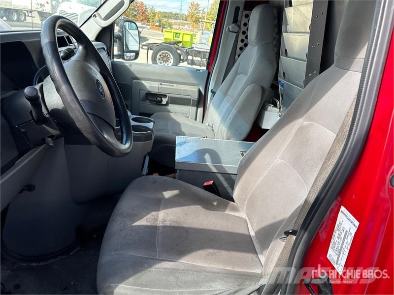 Ford E-250 Panel vans
