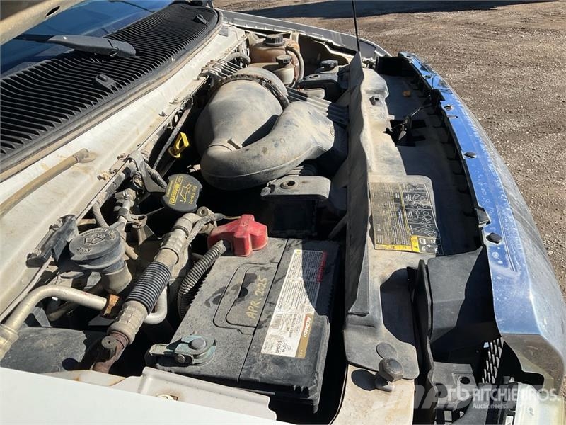 Ford E-250 大型面包车