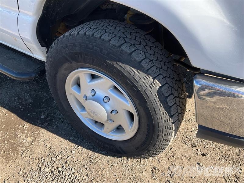 Ford E-250 Carrinhas de caixa fechada