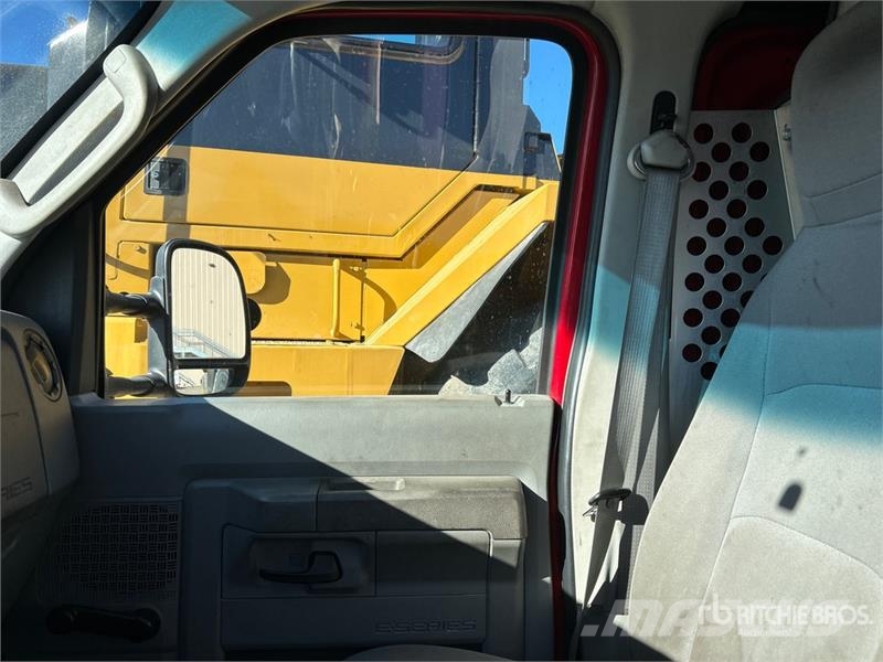 Ford E-250 Dostavna vozila / kombiji