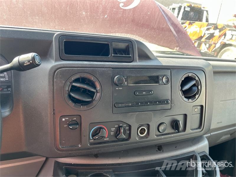 Ford E-250 Panel vans