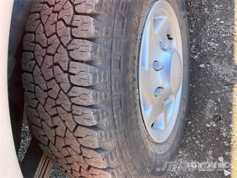 Ford E-250 Carrinhas de caixa fechada