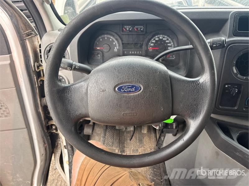 Ford E-250 Dostavna vozila / kombiji