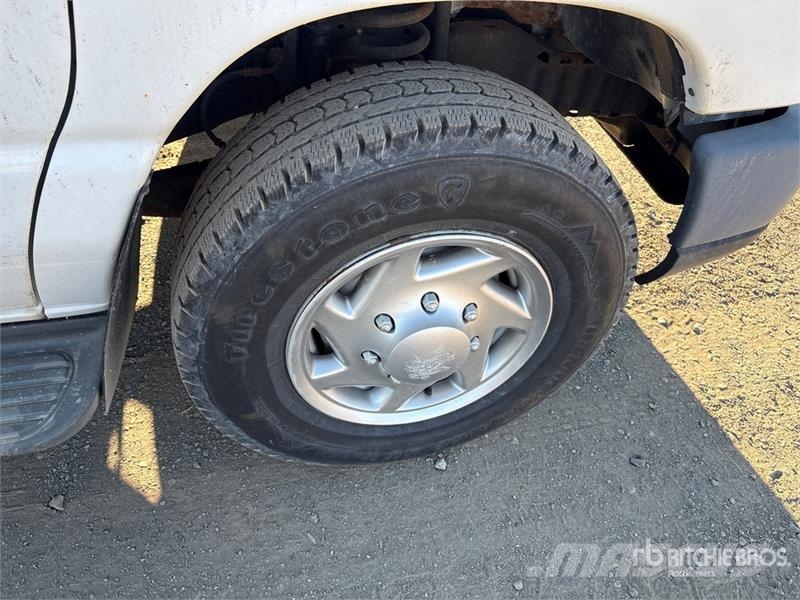 Ford E-250 大型面包车