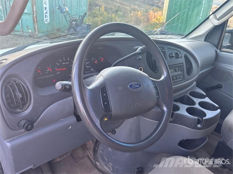 Ford E-350 Transporterek