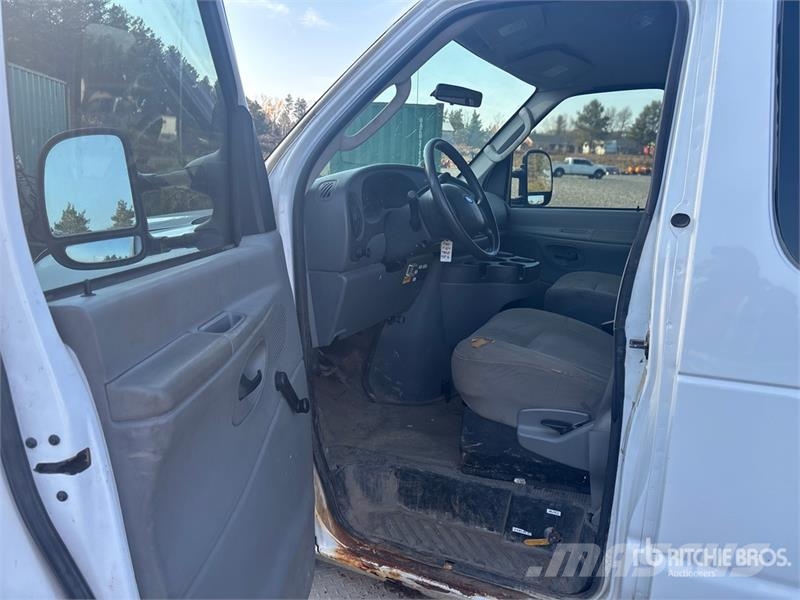 Ford E-350 Transporterek