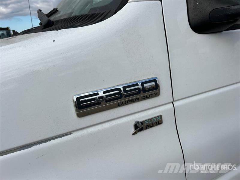 Ford E-350 4x2 Van Truck شاحنات ذات هيكل صندوقي