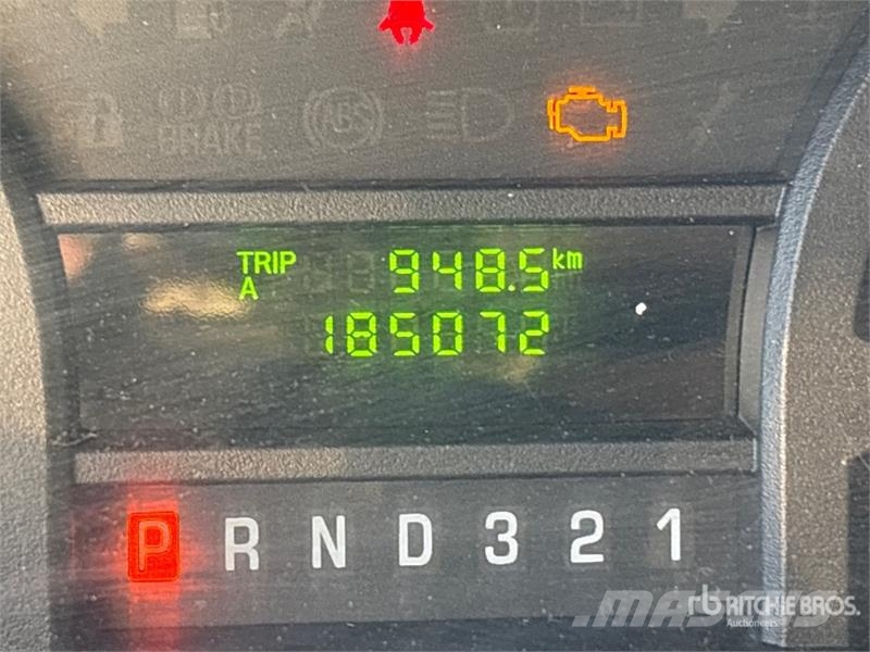 Ford E-350 4x2 Van Truck Dobozos teherautók
