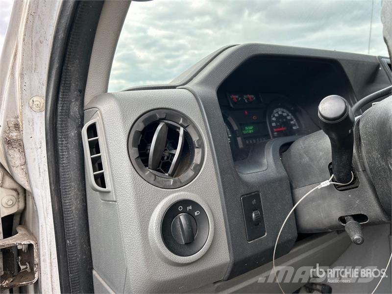 Ford E-350 4x2 Van Truck شاحنات ذات هيكل صندوقي