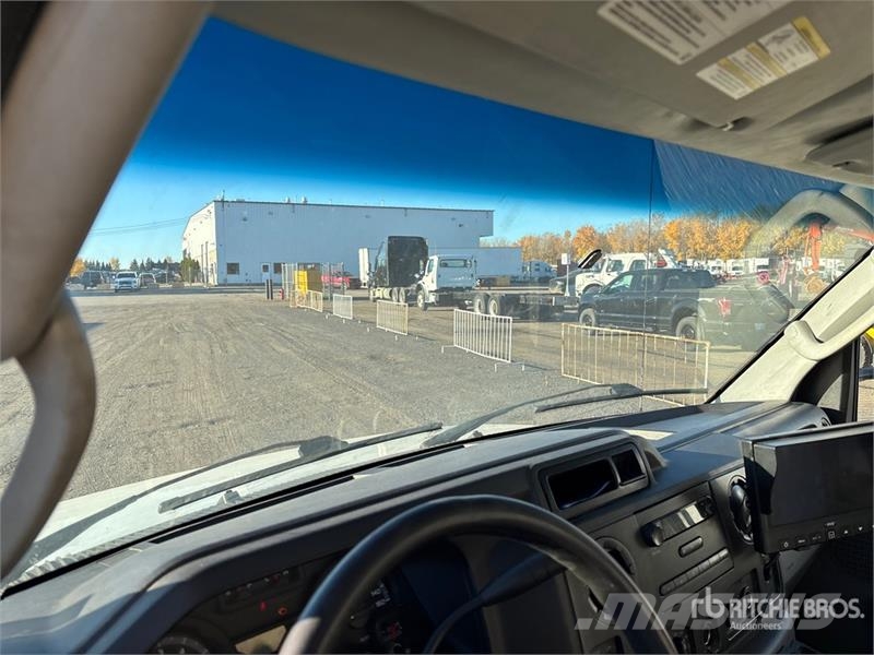 Ford E-350 4x2 Van Truck Dobozos teherautók