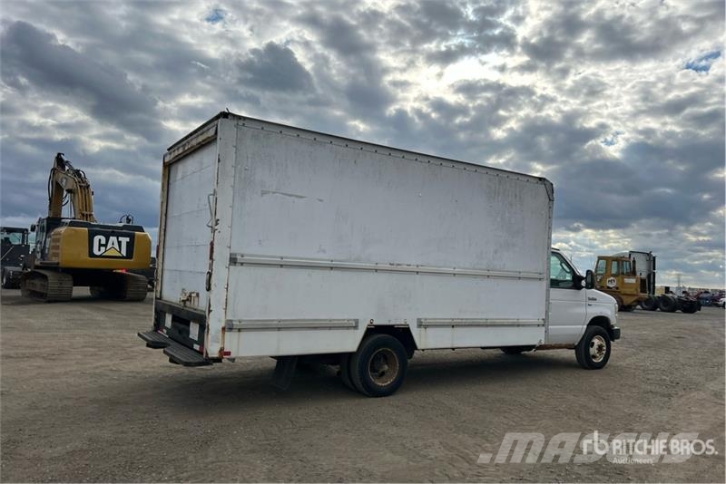 Ford E-350 4x2 Van Truck شاحنات ذات هيكل صندوقي
