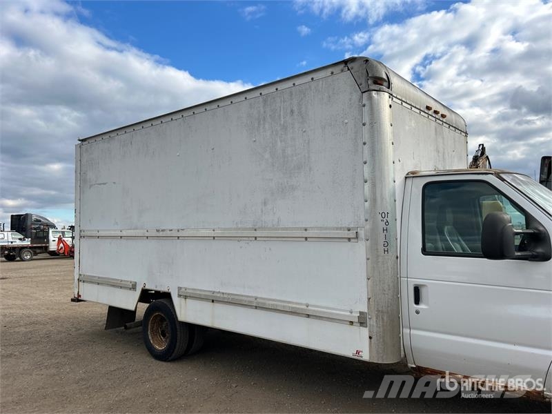 Ford E-350 4x2 Van Truck شاحنات ذات هيكل صندوقي